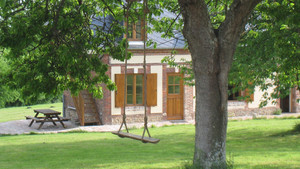 balancoire-en-ete-a-la-ferme-du-tertre